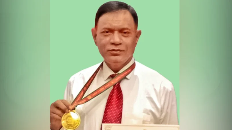 প্রাথমিকে দেশের শ্রেষ্ঠ প্রধান শিক্ষক বগুড়ার মোস্তফা কামাল